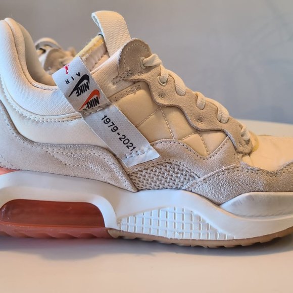 Nike Wome's Jordan MA2 - Picture 3 of 7